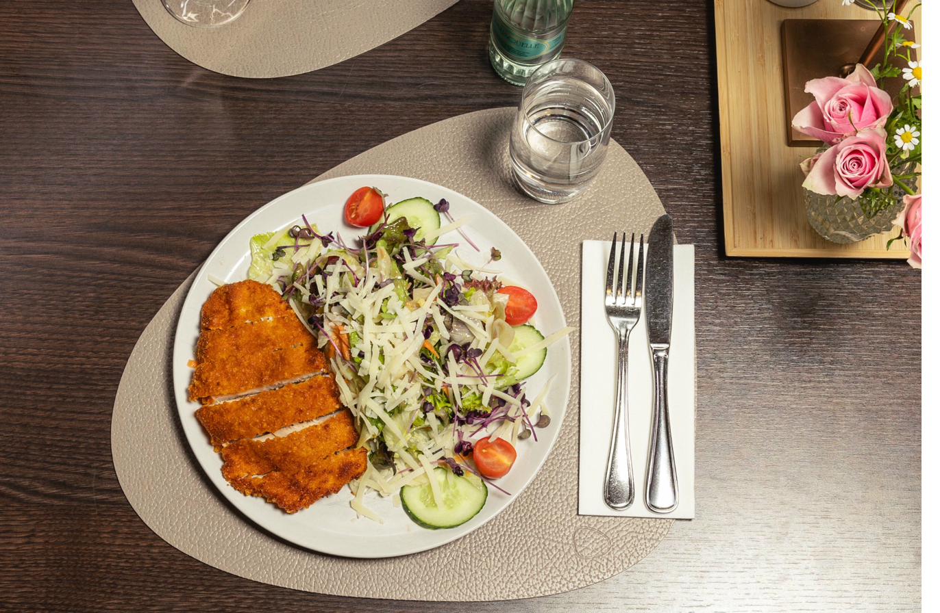 Schnitzel mit Salat