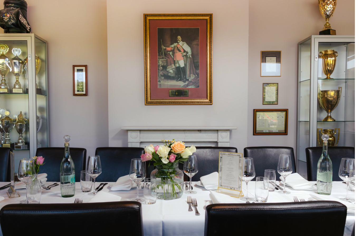 Kaminzimmer im Passions Restaurant &mdash; privater Raum f&uuml;r Geburtstagsfeiern bis 26 G&auml;ste